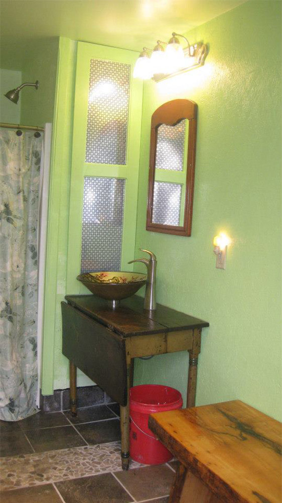 The Treehouse Camp Indoor Bath